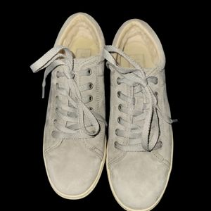 UGG Tomi light grey taupe suede tie shoes size 8 Great Condition